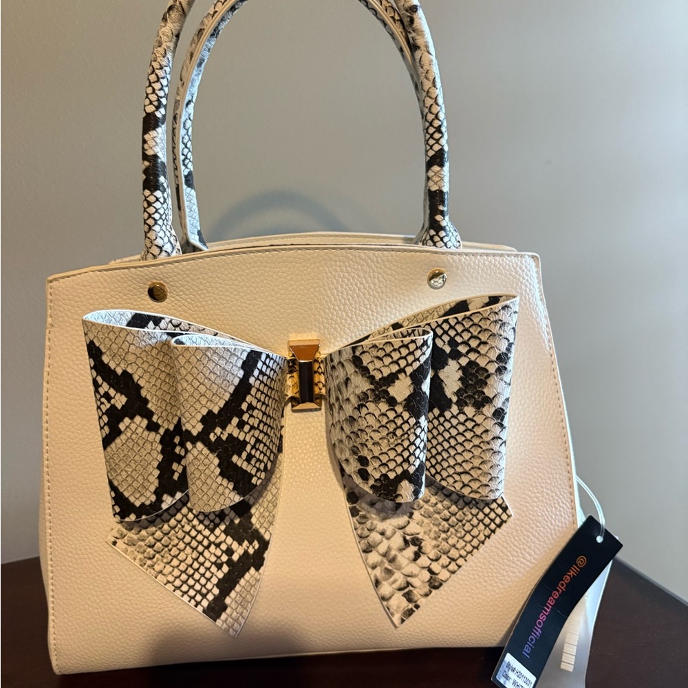 NWT Like Dreams GORGEOUS Vegan leather White and Black Snakeskin Bow handbag